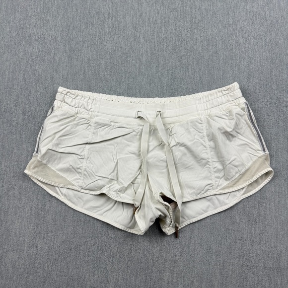Lululemon Shorts Womens 6 Cream Hotty Hot Short 2.5" Lined Running Gym Active - Picture 1 of 10